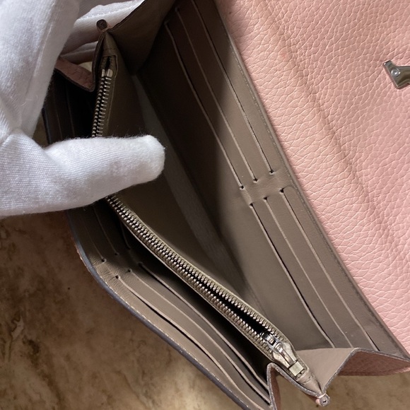 Louis Vuitton vintage Capucines Long Wallet in Magnolia Pink leather - Picture 2 of 15